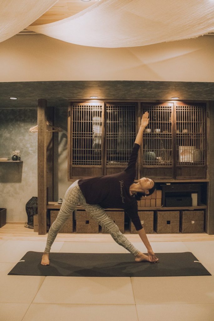芦屋にあるヨガスタジオcoco yogaのインストラクターTakaco